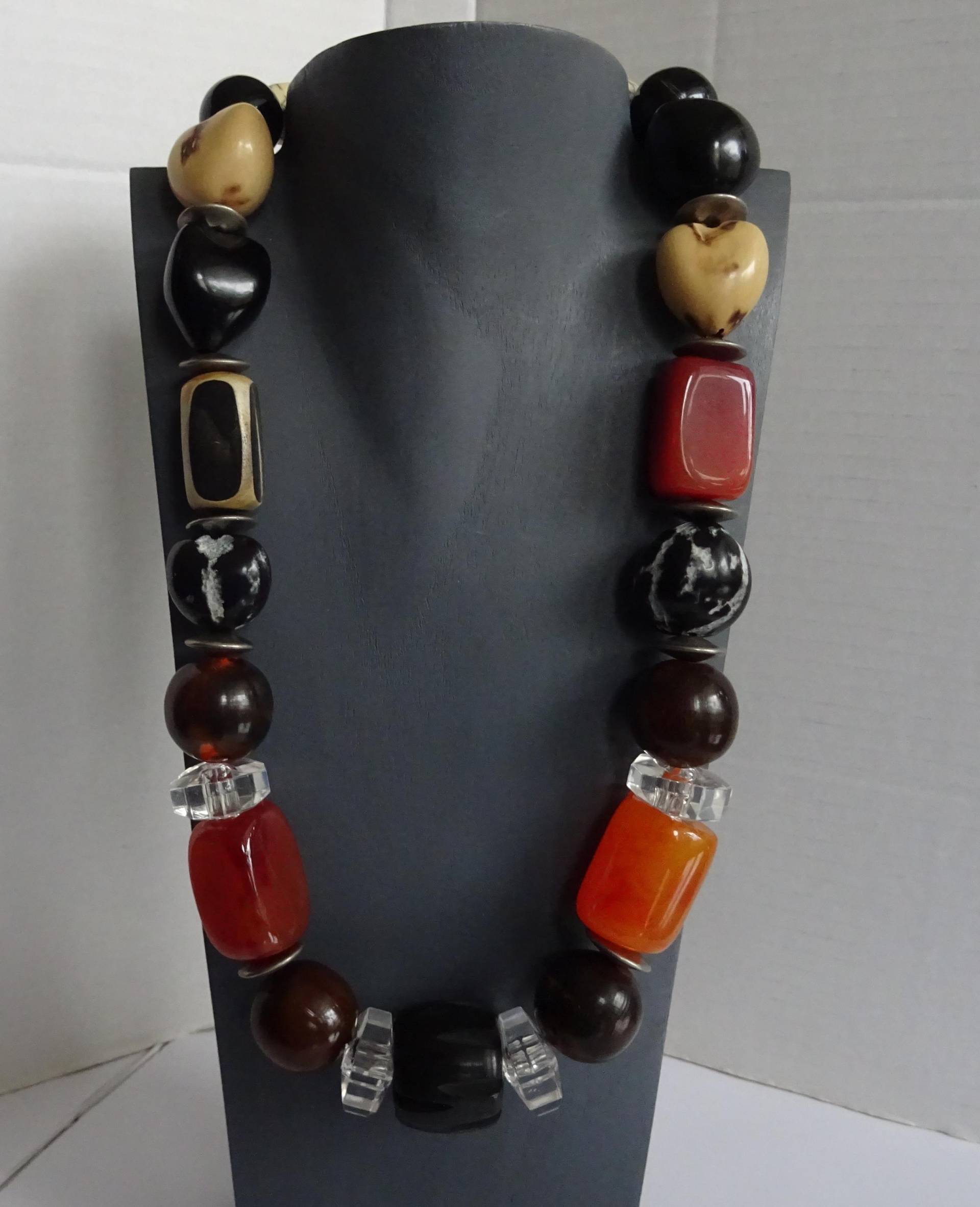 Naturperlencollier, Statementkette, Halskette, Naturperlen, Unikatschmuck, Außergewöhnliche Perlen, Naturfarben, Hornperlen, Starke Frauen Naturperlencollier, Statementkette, Halskette, Naturperlen, Unikatschmuck, Außergewöhnliche Perlen, Naturfarben, Hornperlen, Starke Frauen von SibeaDesign