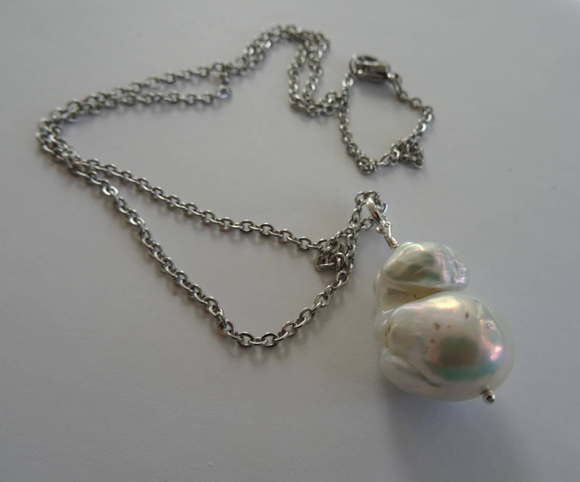 Süßwasserperlen, Weiße Barockperlen, Statementkette, Silberkette, Perlenanhänger, Blusenkette, Bohostyle, Hippie, Halsschmuck Süßwasserperlen, Weiße Barockperlen, Statementkette, Silberkette, Perlenanhänger, Blusenkette, Bohostyle, Hippie, Halsschmuck von SibeaDesign