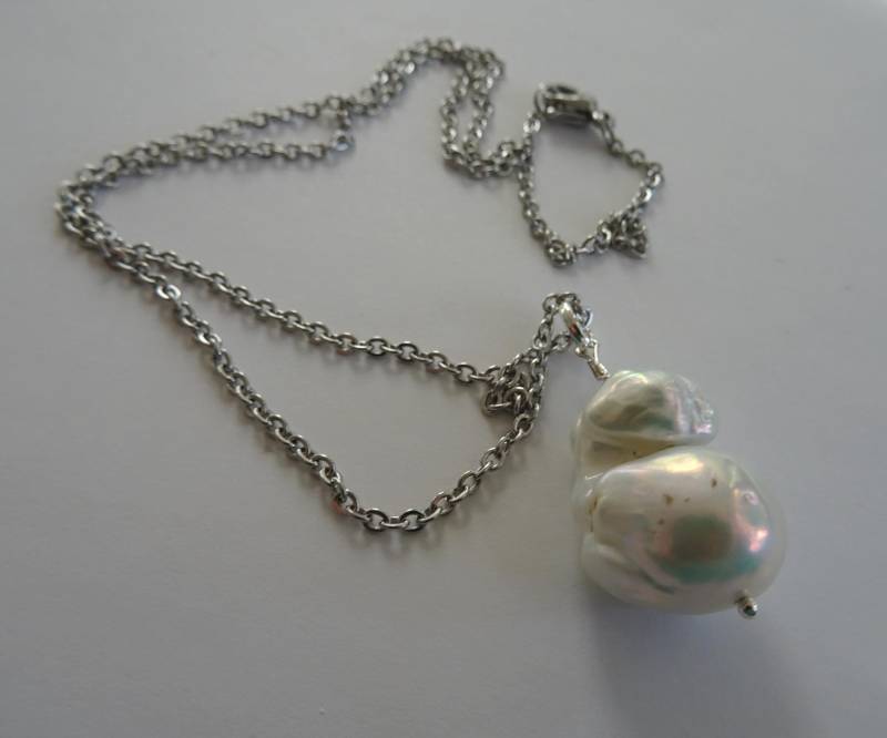 Süßwasserperlen, Weiße Barockperlen, Statementkette, Silberkette, Perlenanhänger, Blusenkette, Bohostyle, Hippie, Halsschmuck von SibeaDesign