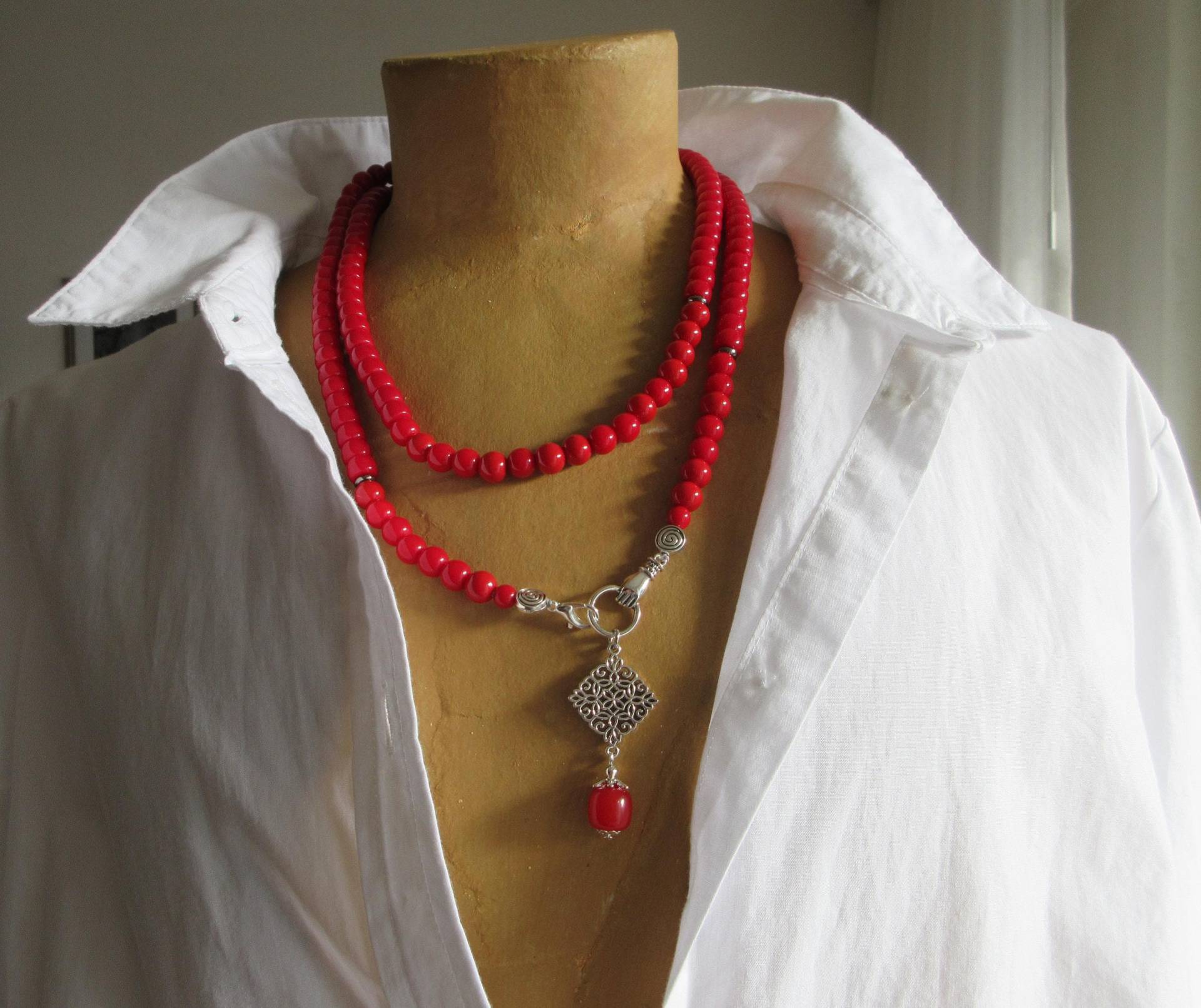 statementkette, Rote Glasperlenkette, Halsschmuck, Boho, Lagenlook, Lange Kette, Silberanhänger, Neue Herbstfarbe, Ibizza statementkette, Rote Glasperlenkette, Halsschmuck, Boho, Lagenlook, Lange Kette, Silberanhänger, Neue Herbstfarbe, Ibizza von SibeaDesign