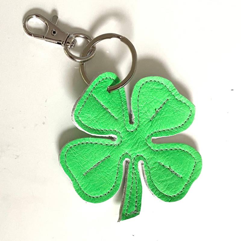 Klee Neongrün Leder Kleeblatt Anhänger Schlüsselanhänger Glücksklee von SibylleDalan