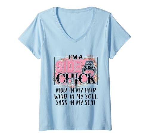 Damen SXS UTV Side by Side Chick Schlammhaar Wind Sass Ride Fun T-Shirt mit V-Ausschnitt Damen SXS UTV Side by Side Chick Schlammhaar Wind Sass Ride Fun T-Shirt mit V-Ausschnitt von Side By Side Chick Life
