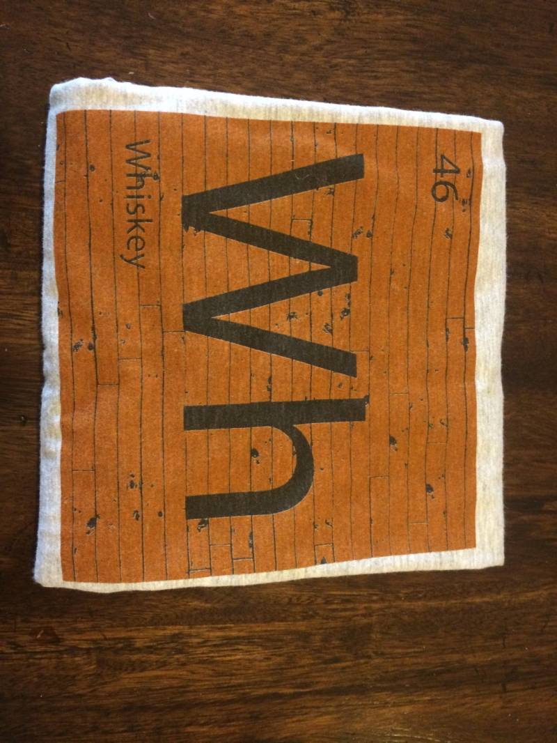 Das Element Whiskey T Shirt Wesentliche von SideStreetPrint