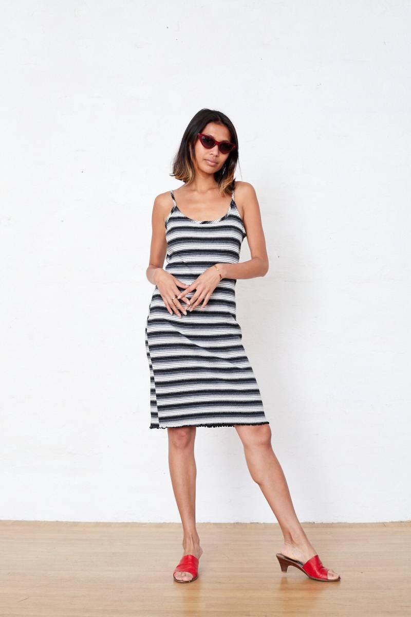 Vintage Streifenkleid Klein Medium, Monochromes Geripptes Kleid, Strappy Sommerkleid von SidelineParadise