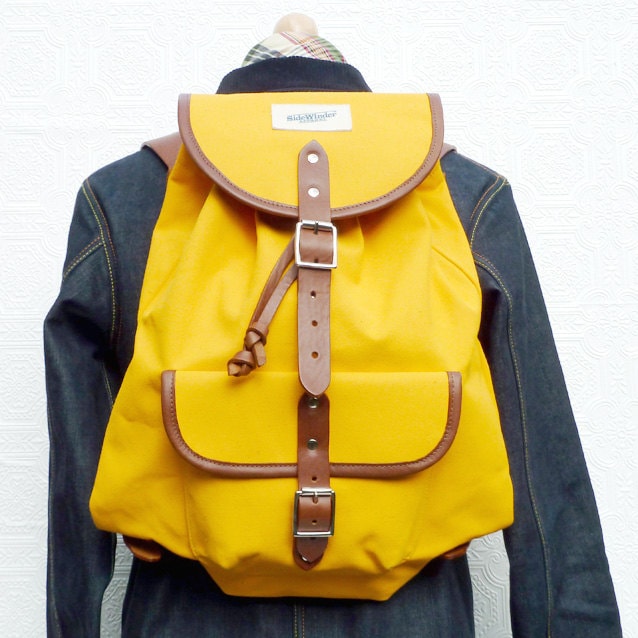 Schwerer Gelber Canvas & Leder Rucksack/Day Pack Arbeitstasche Für Männer. Hergestellt in Uk. Versandkostenfrei Schwerer Gelber Canvas & Leder Rucksack/Day Pack Arbeitstasche Für Männer. Hergestellt in Uk. Versandkostenfrei von SidewinderApparel