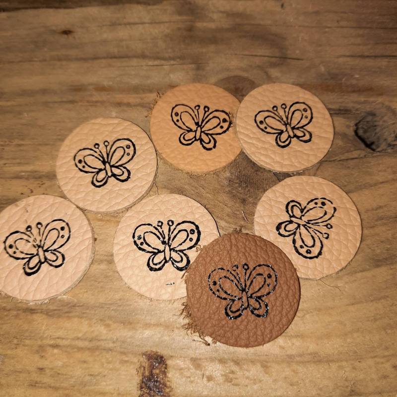 5 Stück Labels Lederlabel Handgefertigt/Echtleder Etiketten "Schmetterling" 5 Stück Labels Lederlabel Handgefertigt/Echtleder Etiketten "Schmetterling" von SiebenGeisslein
