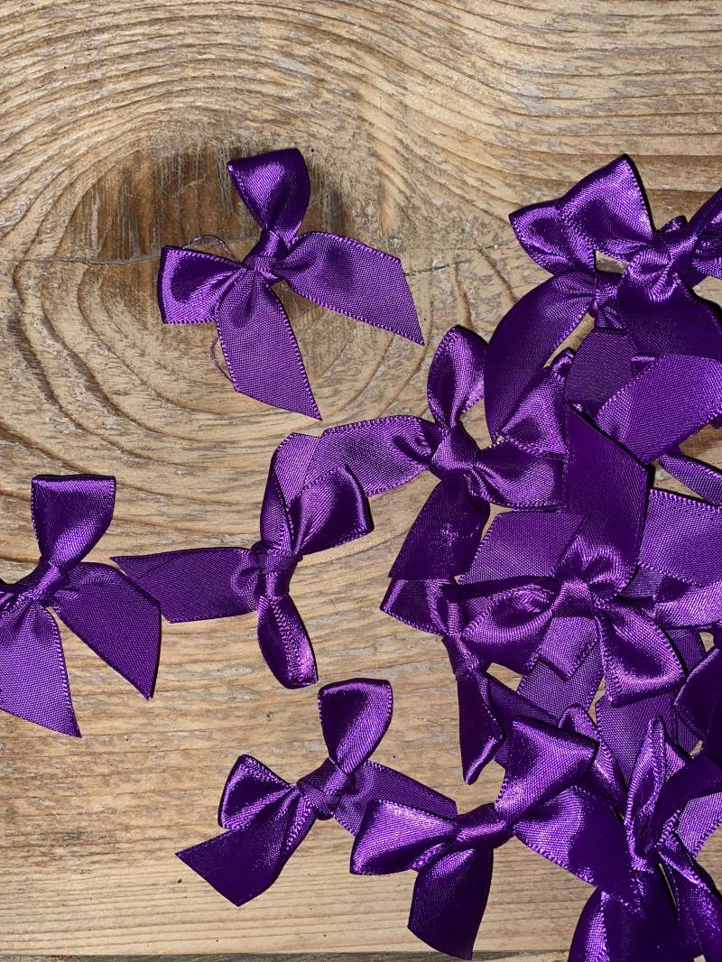 Schleifen Lila 50mm/Applikationen Nähen Tüddelkram Stricken von SiebenGeisslein