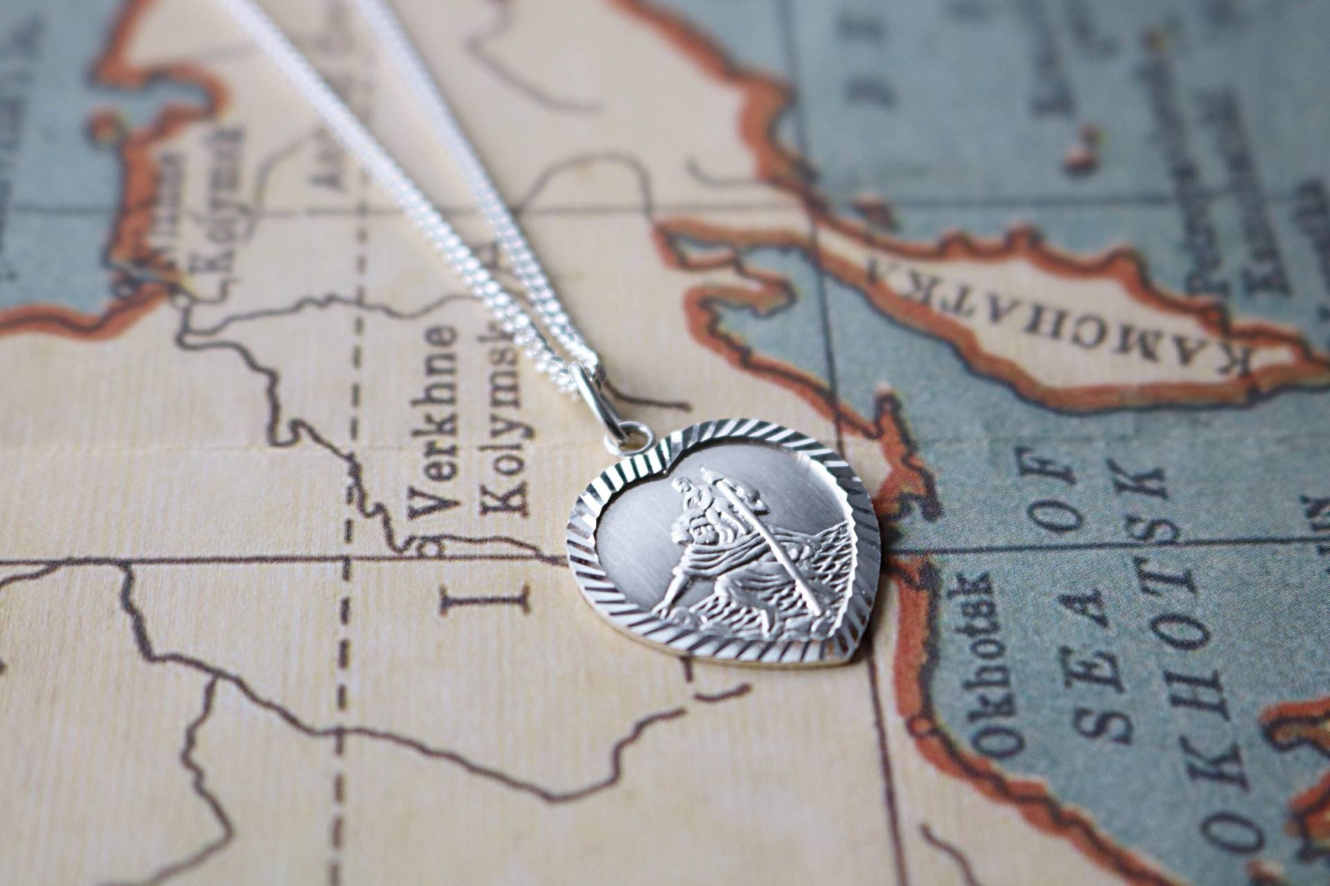 Sterling Silber Herz St Christopher Medaille Mit Personalisierung Und Silberkette von SiennaOliviaGifts
