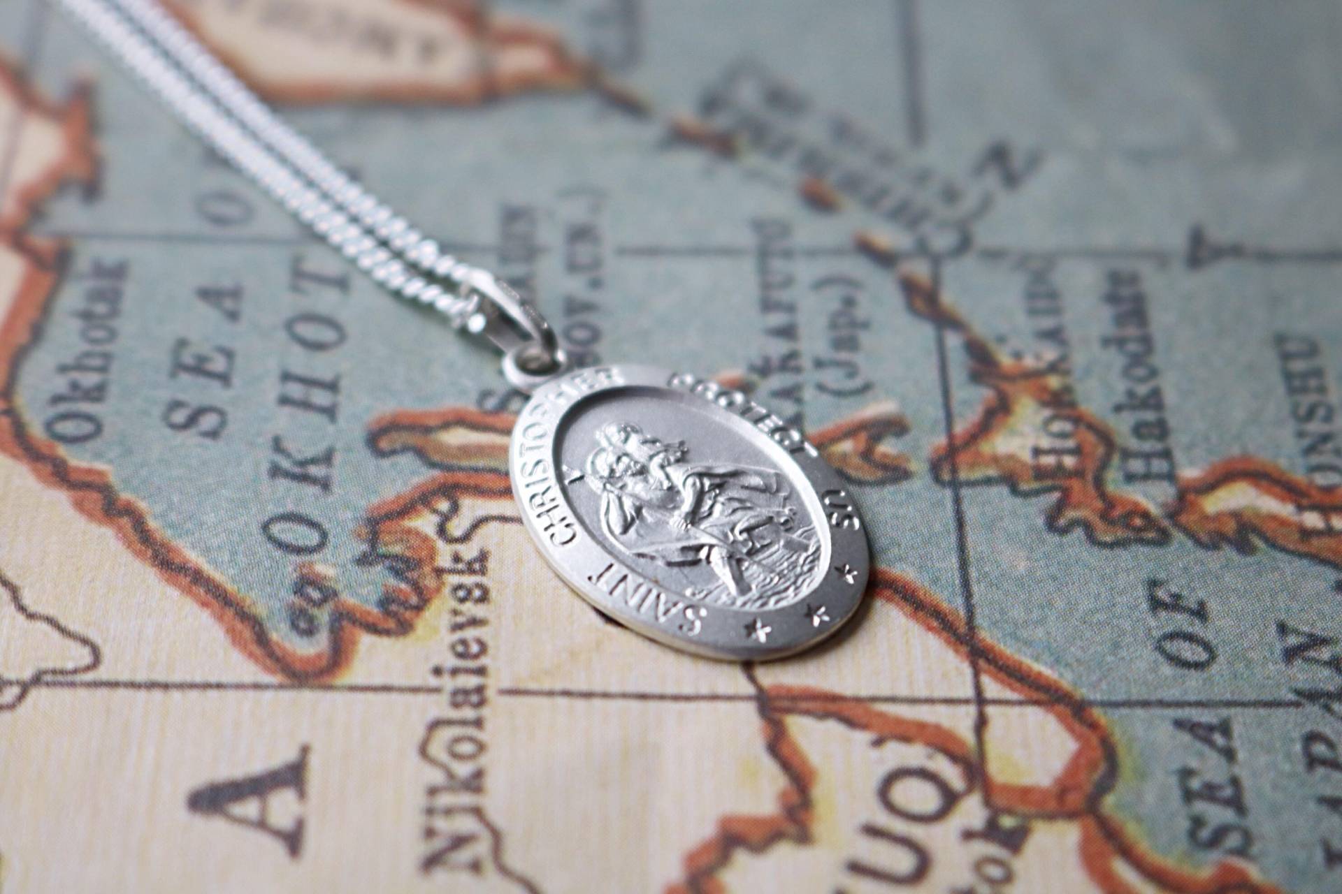 Sterling Silber Oval St Christopher Medaille Mit Personalisierung Und Silberkette von SiennaOliviaGifts