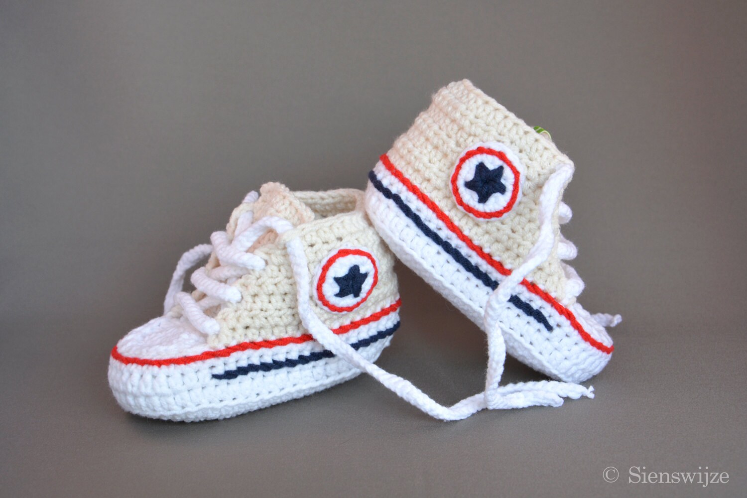 Cremefarbene Babyschuhe, Gehäkelte Babyhausschuhe, Handgefertigte 3-9 Monate Cremefarbene Babyschuhe, Gehäkelte Babyhausschuhe, Handgefertigte 3-9 Monate von Sienswijze