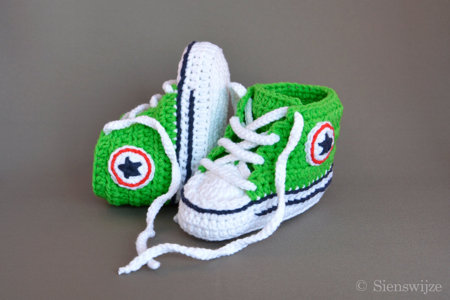 Grüne Babyschuhe, Gehäkelte Babyhausschuhe, Handgemachte 3-9 Monate Grüne Babyschuhe, Gehäkelte Babyhausschuhe, Handgemachte 3-9 Monate von Sienswijze