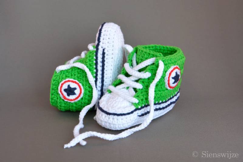 Grüne Babyschuhe, Gehäkelte Babyhausschuhe, Handgemachte 3-9 Monate Grüne Babyschuhe, Gehäkelte Babyhausschuhe, Handgemachte 3-9 Monate von Sienswijze