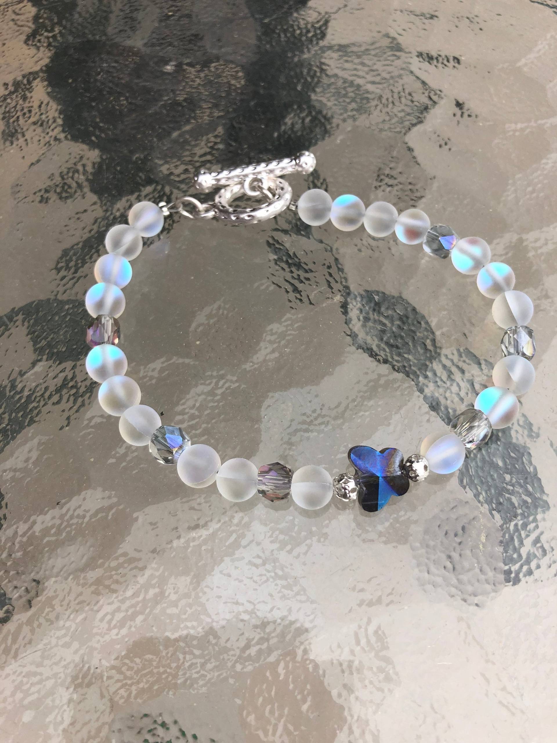 Mondstein Glasperlen Armband - Perlenarmband Glas Schmetterling Perle von SierraRocksArt