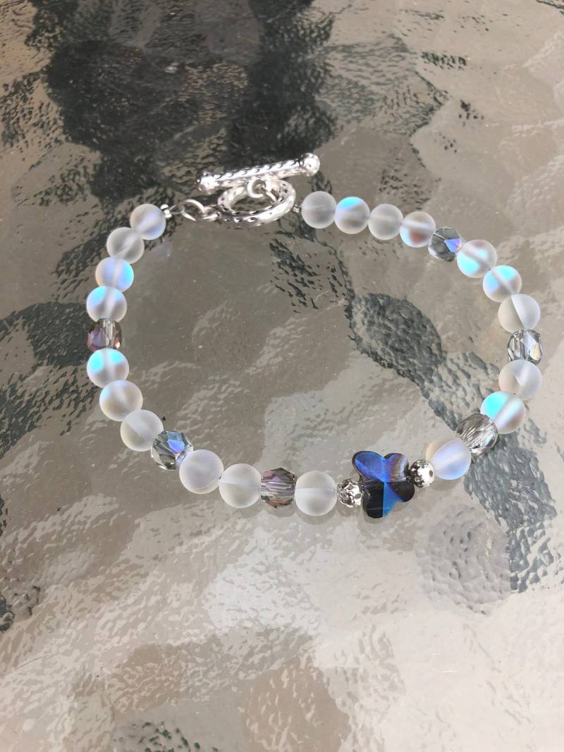 Mondstein Glasperlen Armband - Perlenarmband Glas Schmetterling Perle von SierraRocksArt