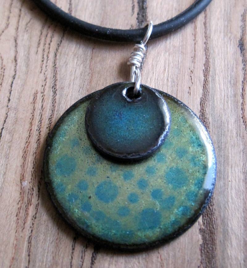 Blau Und Grün Anhänger, Blau Halskette, Grüner Emaille Schmuck von SiftandWinnow