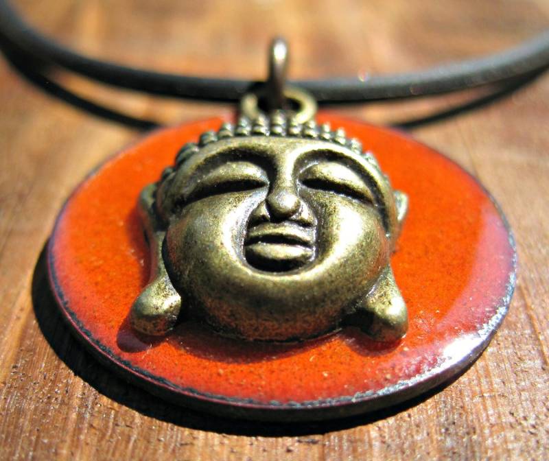 Buddha-Anhänger, Buddha-Halskette, Buddha-Schmuck, Orange-Anhänger, Orange Schmuck, Kupfer Emaille Halskette, Yoga, Meditation Om von SiftandWinnow