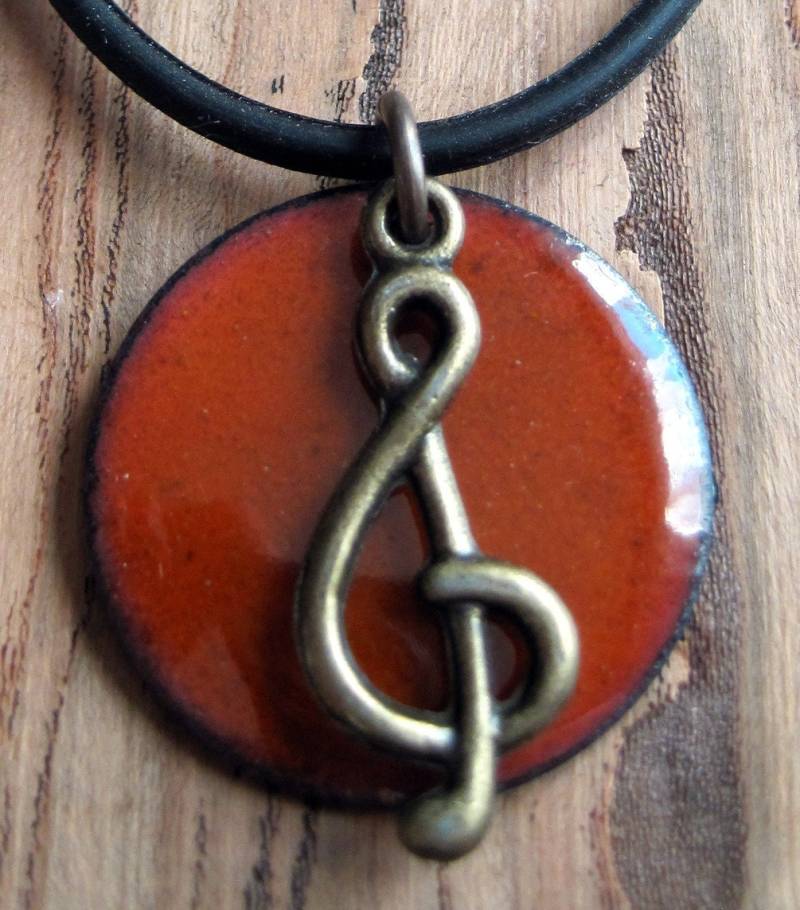 Clef Note Orange Emaille Auf Kupfer Halskette Handgemachte Anhänger Clef Note Orange Emaille Auf Kupfer Halskette Handgemachte Anhänger von SiftandWinnow