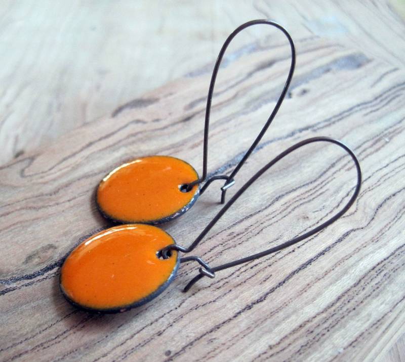Kürbis Orange Ohrringe, Kupfer Emaille Nickelfreie Nieren Ohrhänger, Leuchtendes Orange, Handgemachte Ohrringe Kürbis Orange Ohrringe, Kupfer Emaille Nickelfreie Nieren Ohrhänger, Leuchtendes Orange, Handgemachte Ohrringe von SiftandWinnow