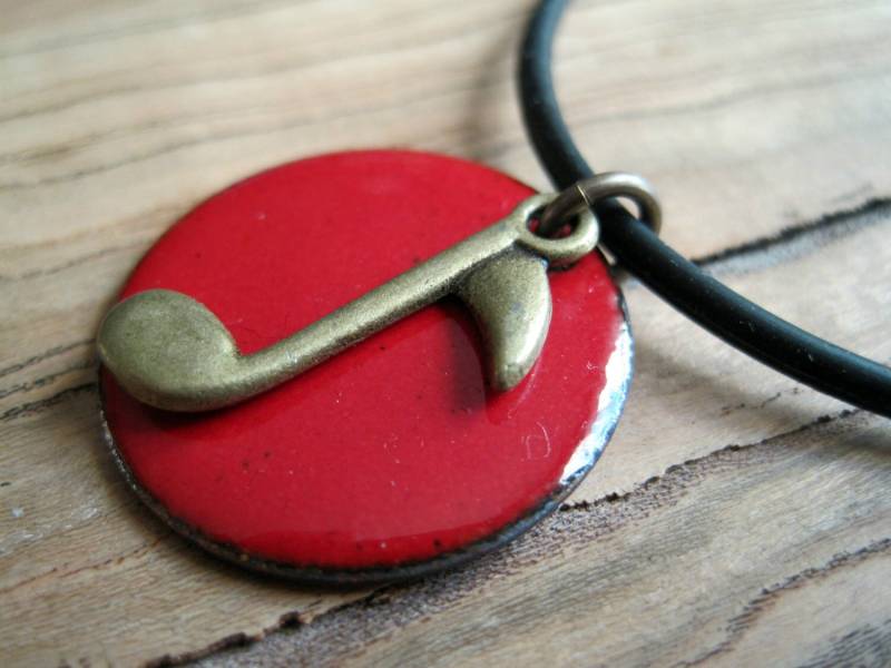 Musik-Note-Anhänger, Musik-Note-Halskette, Musik-Note-Schmuck, Rote Emaille Halskette, Anhänger, Roter Schmuck, Geschenk Für Musikliebhaber Musik-Note-Anhänger, Musik-Note-Halskette, Musik-Note-Schmuck, Rote Emaille Halskette, Anhänger, Roter Schmuck, Geschenk Für Musikliebhaber von SiftandWinnow