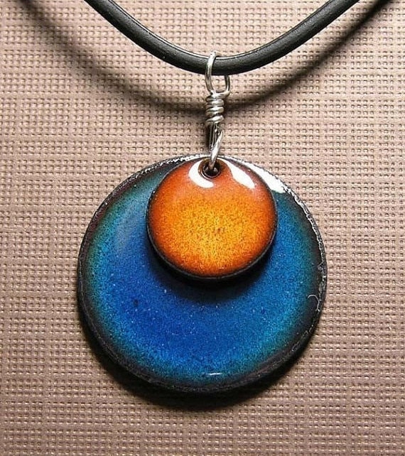 Orange Und Blau Kupfer Emaille Handgemachte Halskette, Orange Anhänger, Schmuck Orange Und Blau Kupfer Emaille Handgemachte Halskette, Orange Anhänger, Schmuck von SiftandWinnow