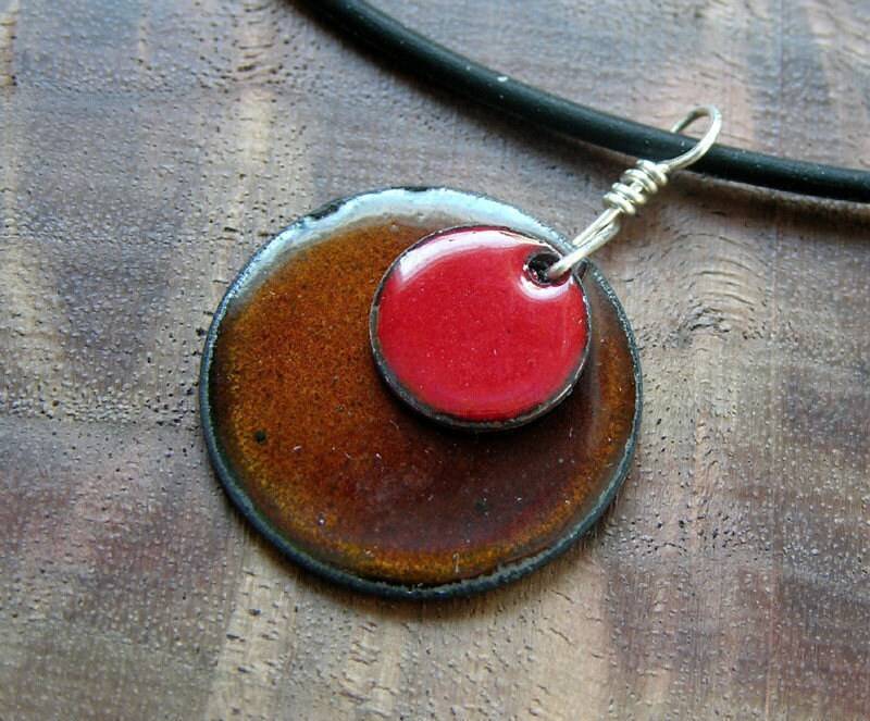 Rot Und Braun Anhänger, Rot Halskette, Schmuck, Emaille Schmuck Rot Und Braun Anhänger, Rot Halskette, Schmuck, Emaille Schmuck von SiftandWinnow