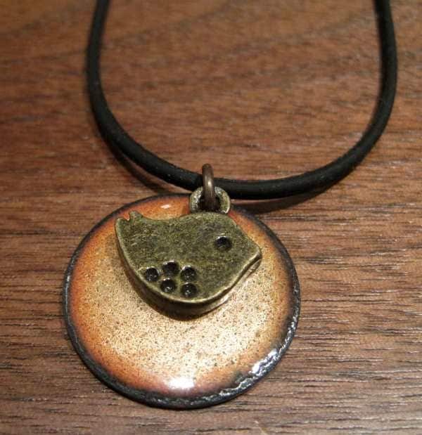 Vogel-Halskette, Persimmon Vogel Schmuck, Orange Emaille Vogel-Anhänger, Tangerine Halskette von SiftandWinnow