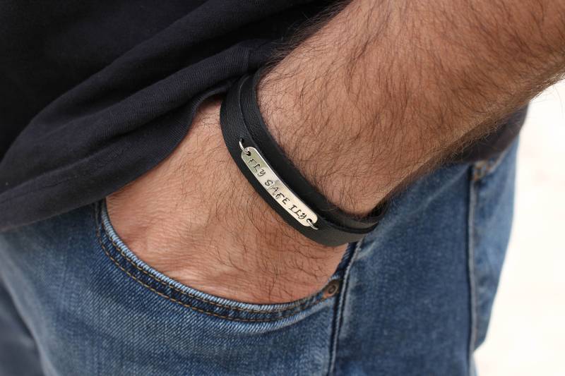 Herren Personalisierte Armband-Mens Personalisierte-Leder Graviert Silber-Männer Geschenk-Liebe-Armband von SigalLeviLeather