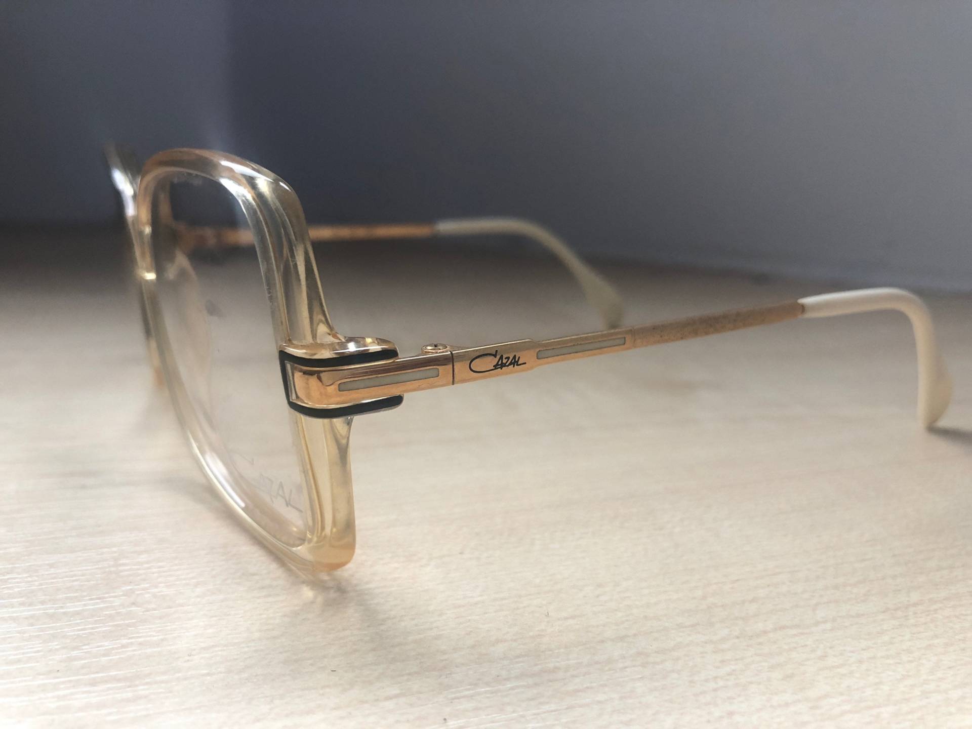 Cazal Womens Vintage Unique Creme, Schwarz, Klar & Goldrahmen, Brille / von SignOnTheDottedLine