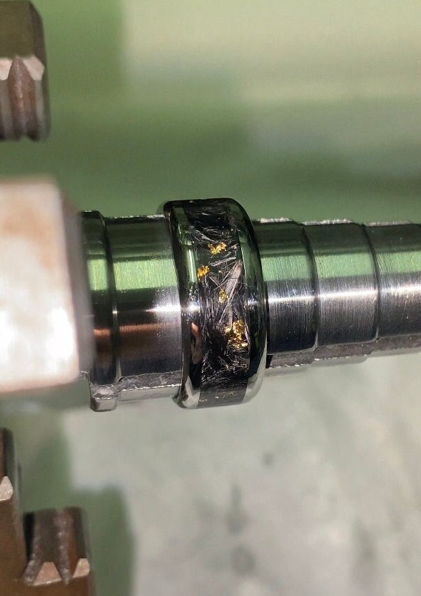 Elegant Forged Carbon Ring von SignatureCarbon