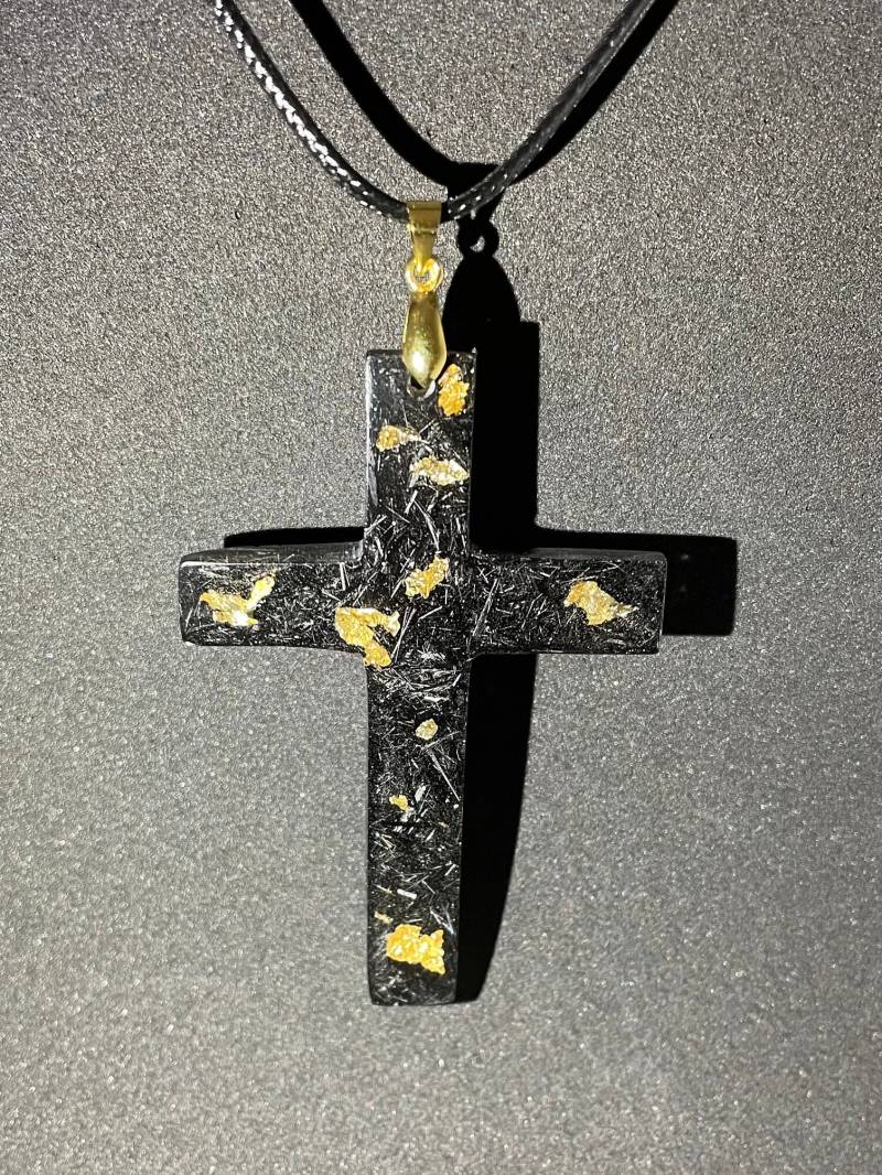 Forged Carbon Cross Pendant von SignatureCarbon