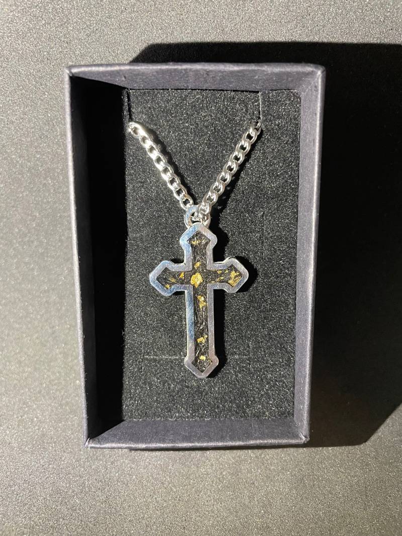 Forged Carbon Fiber Cross Pendant von SignatureCarbon