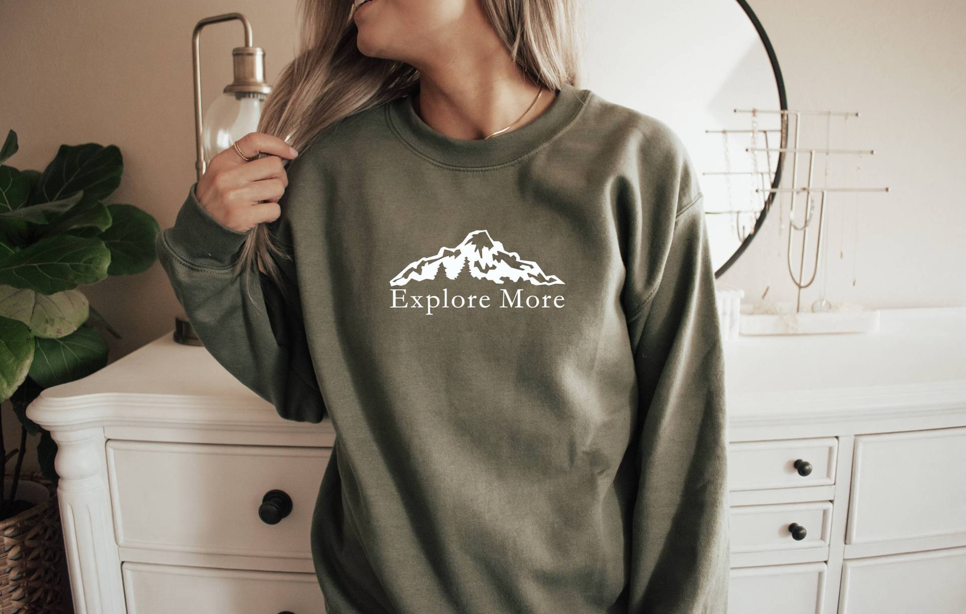 Erkunden Sie Mehr Sweatshirt, Rundhalsausschnitt, Sweatshirt Für Frauen Männer, Shirt, Pullover Frauen, Geschenk Wanderer, Outdoors Shirt von SignatureTShirtz