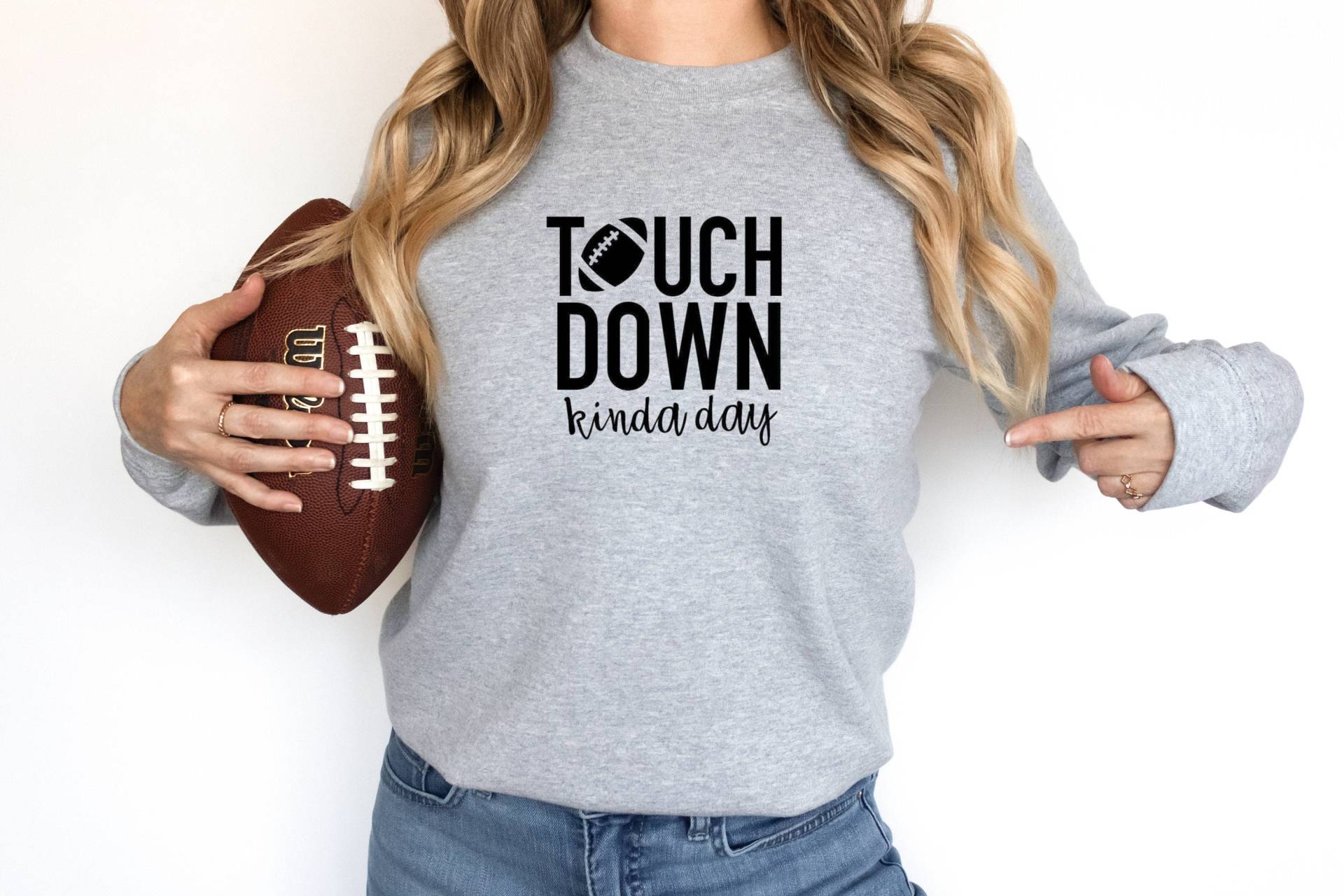 Fußball Sweatshirt, Touchdown Kinda Day, Rundhalsausschnitt, Frauen Fußballtrikot, Spieltag, Fußballsaison, Fußballmannschaft, Mutter von SignatureTShirtz