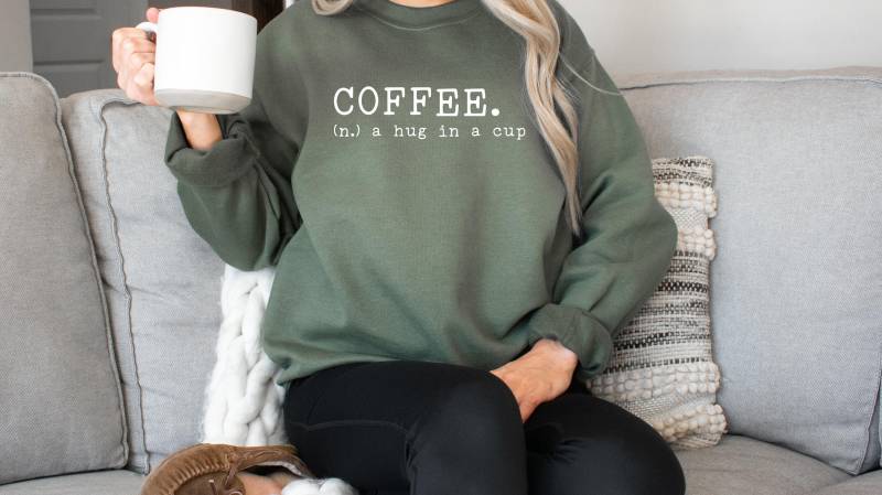Kaffee Definition Sweatshirt, Kaffeeliebhaber Shirt, Lustiger Unisex Crewneck, Koffein Koffeinsüchtig, Mama Leben, Geschenk Für von SignatureTShirtz