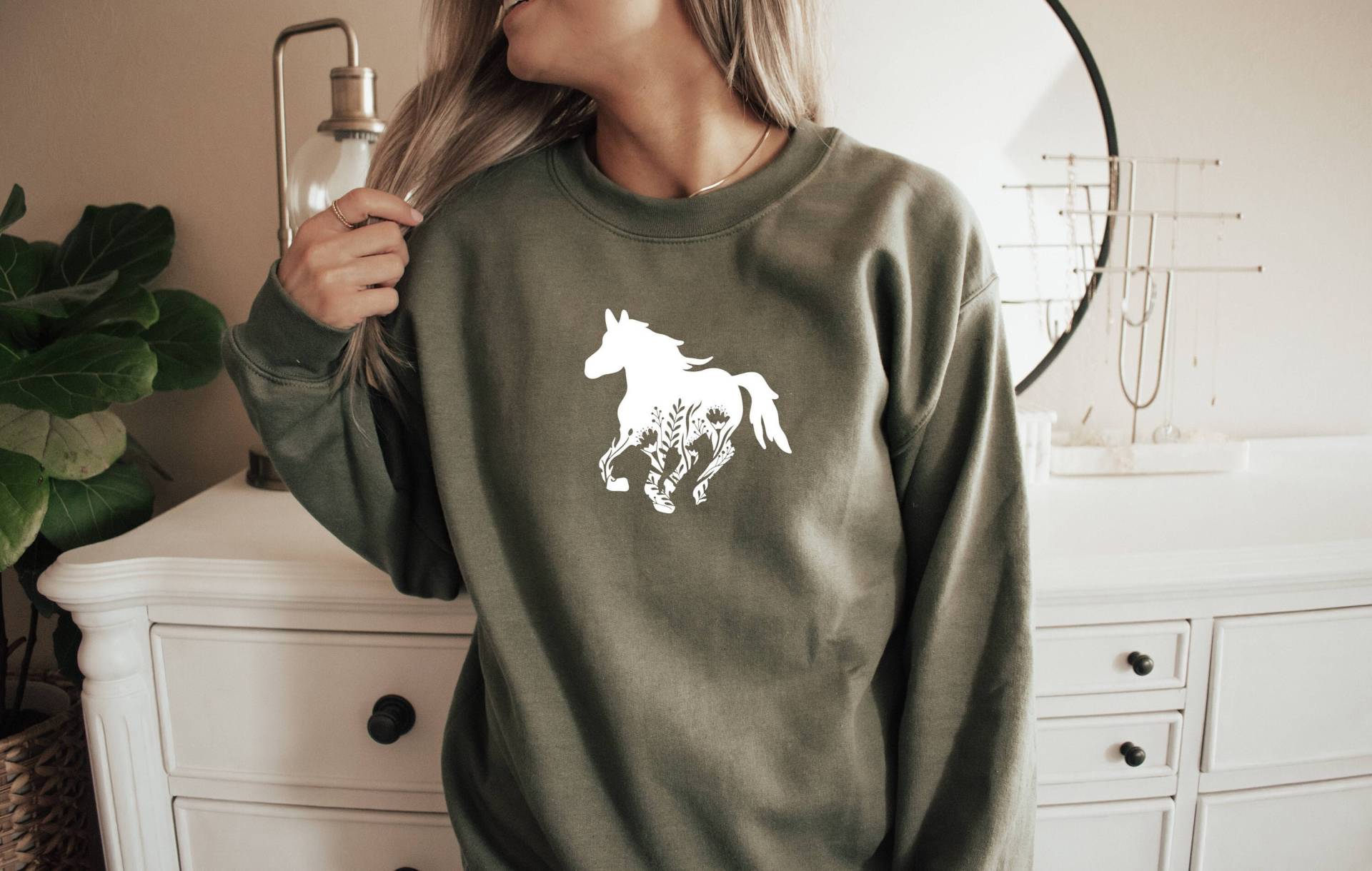 Pferde Shirts Für Frauen, Floral Pferd Rundhals Sweatshirt, Liebhaber Geschenk, Boho Tshirt, Reiter Rodeo T-Shirt, Geschenk Sie von SignatureTShirtz