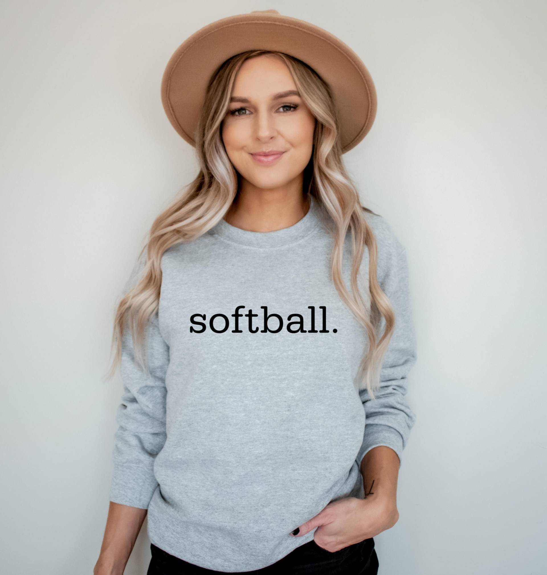 Softball-Shirt, Softball-Fan-Sweatshirt, Gameday-Sweatshirt, Softball-Mama-Shirt, Softball-Saison-T-Shirt, Softball-Spieltag, Gameday-Vibes, Team von SignatureTShirtz