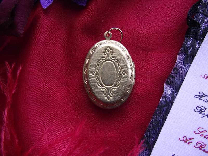 Artikel Pe-0045 - Vintage Messing Medaillon von SignoftheGrayHorse