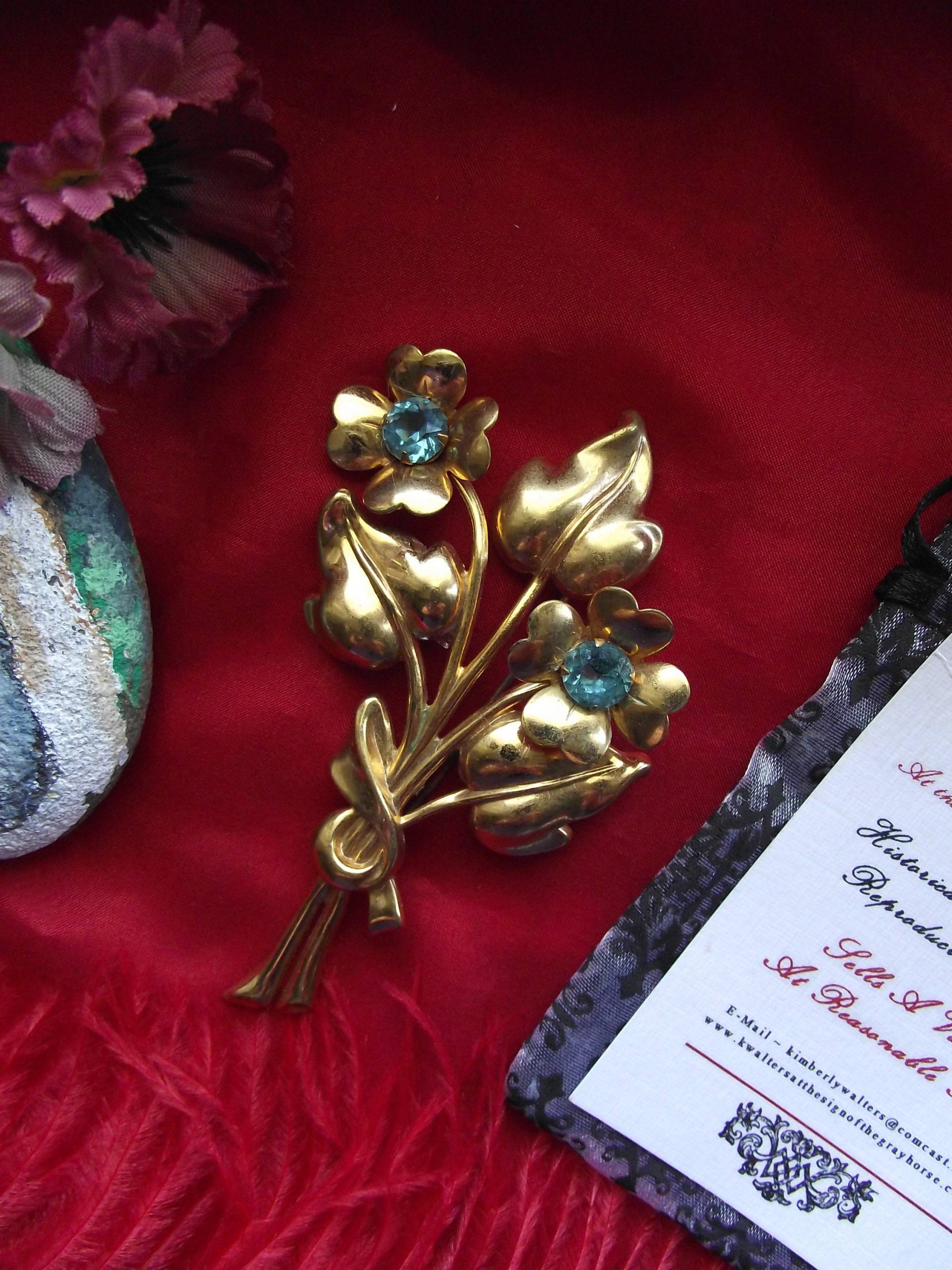 Br-0047 - Antike Coro Blumenspray Brosche Brosche, Aquamarine, Aigrette, , Pink von SignoftheGrayHorse