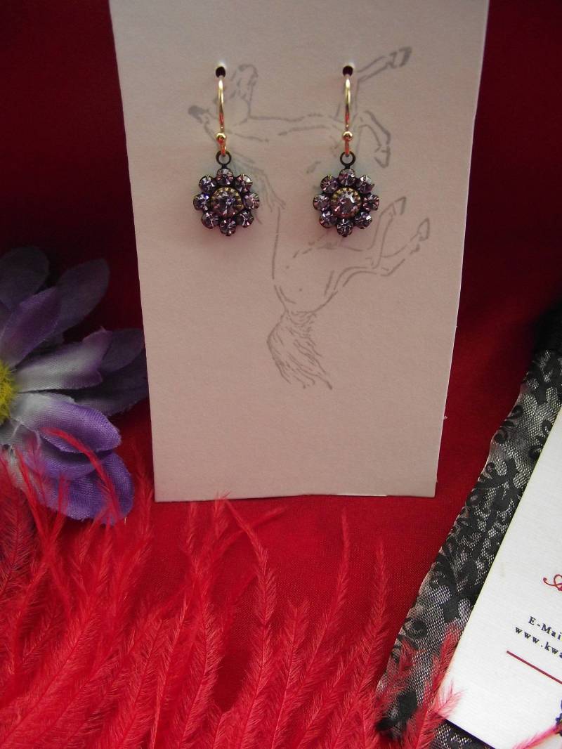 E-0388 - The Duchess Vergoldete Ohrhaken Oder Brisuren Mit Swarovski Blüten Ornamente Aus Den 1940Er Jahren von SignoftheGrayHorse