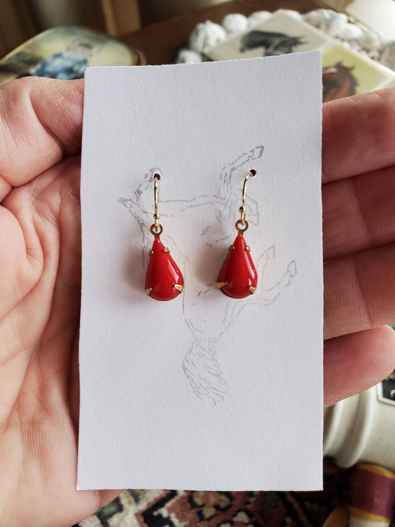 E-0455 - The Charlotte Gold Filled Oder Sterling Silber Ohrhaken Mit Tropfenförmigen Swarovski Kristallen von SignoftheGrayHorse