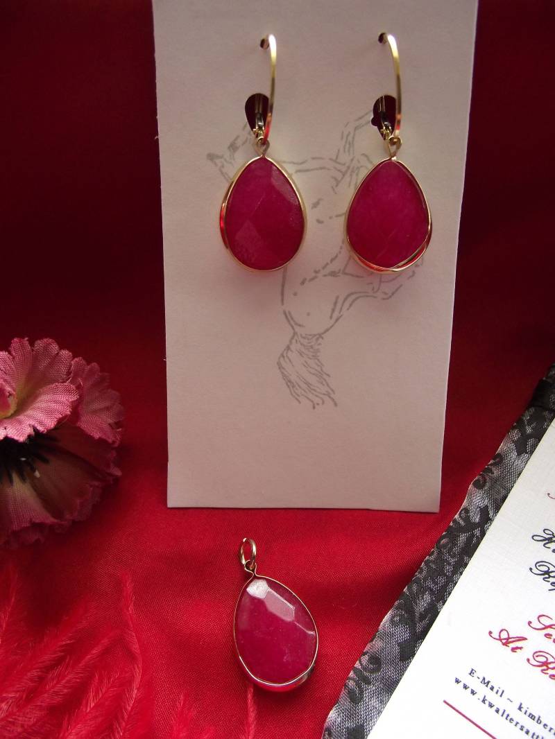 E-0588 - Gold Filled Hoop Brisur Und Fuchsia Facettierter Tropfen Anhänger Georgian, Regency, Queen Victoria, Living Historie von SignoftheGrayHorse