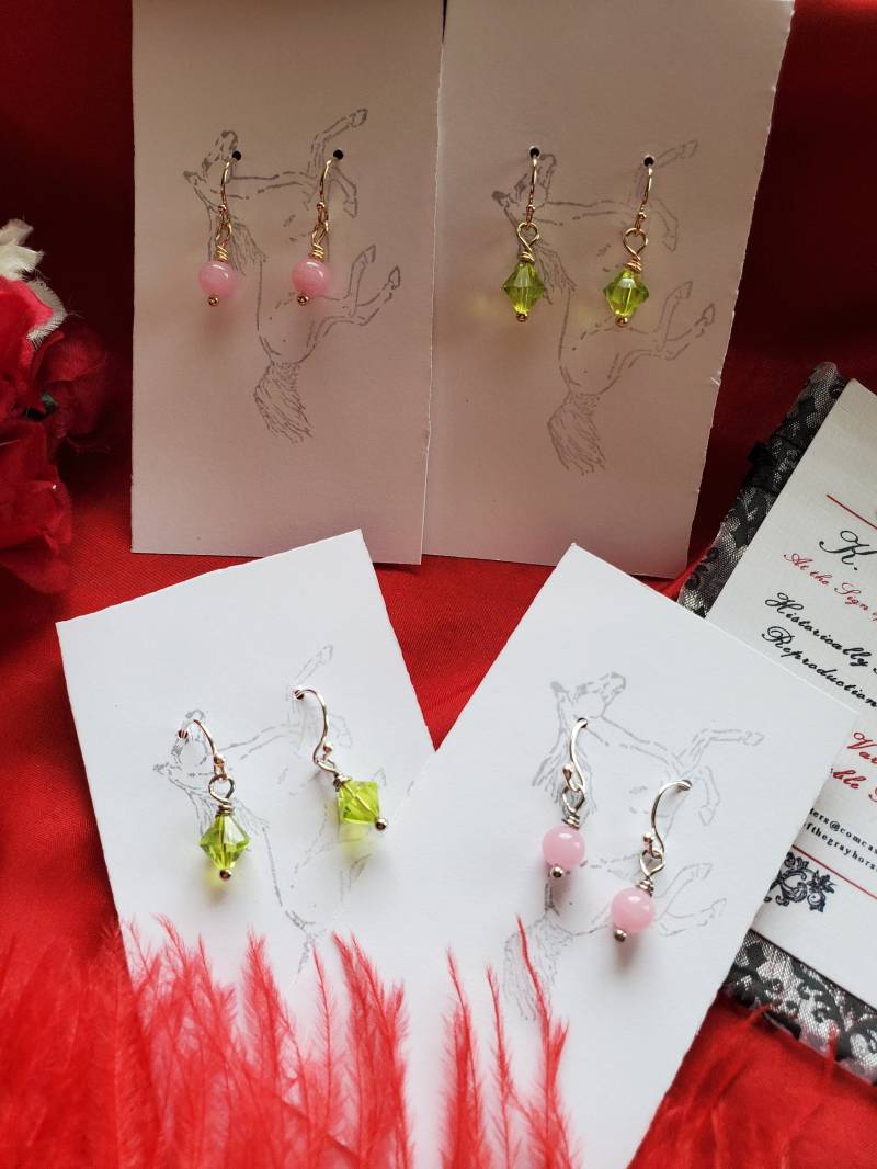 E-0604 - Grüne Geschliffene Glas Oder Rosa Ohrringe von SignoftheGrayHorse
