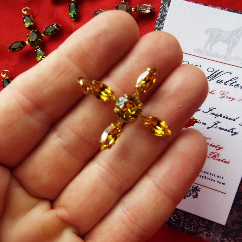 Pe-0072 - Jane Austen Kreuz in Verschiedenen Farben Swarovski Kristalle, Crystal Cross, Georgian Regency Victorian Emma von SignoftheGrayHorse