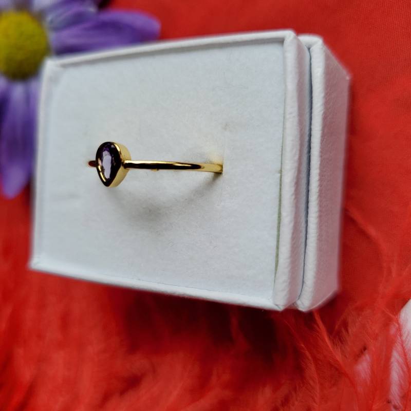 R-0010 - Vermeil Und Glas Amethyst Tropfen Ring Lila von SignoftheGrayHorse