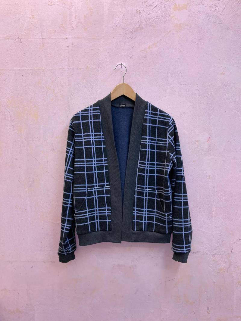 Schalkragenjacke Jersey Karo Upcycled Jacke Damen Herbst Jacke Kurz Übergang Strickjacke Jerseyjacke Für Frauen von Sigorzia