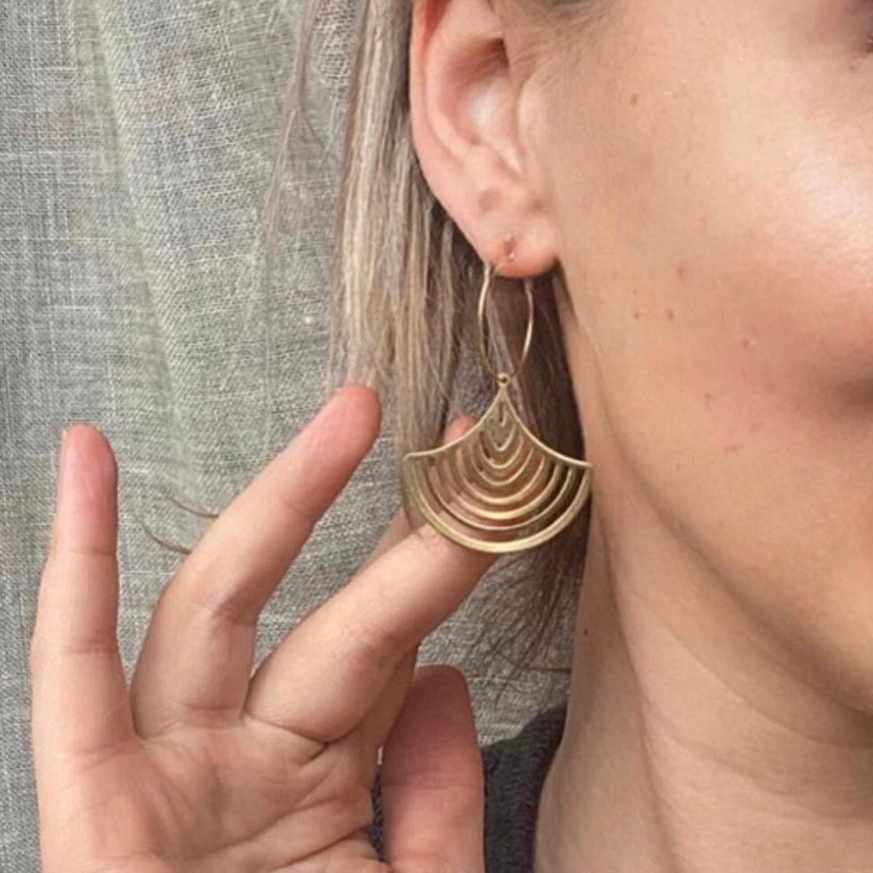 Creolen Ohrringe Boho Makramee Schmuck Mit Perlen in Gold Sonne Messing Design Antik von Siimango