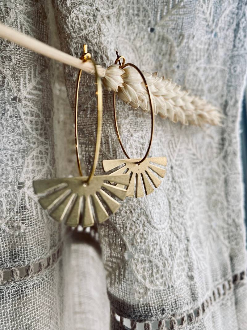 Creolen Ohrringe Boho Makramee Schmuck Mit Perlen in Gold Sonne Messing Design Antik von Siimango