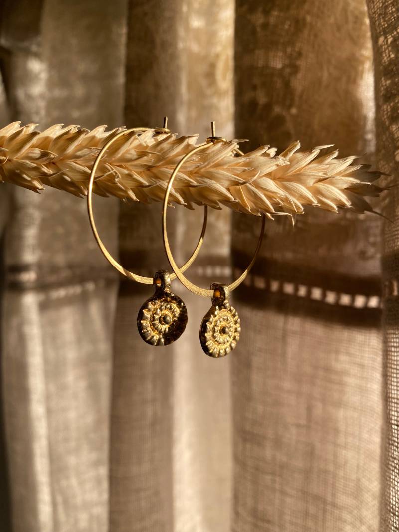 Creolen Ohrringe Boho Makramee Schmuck Mit Perlen in Gold Sonne Messing Design Antik von Siimango