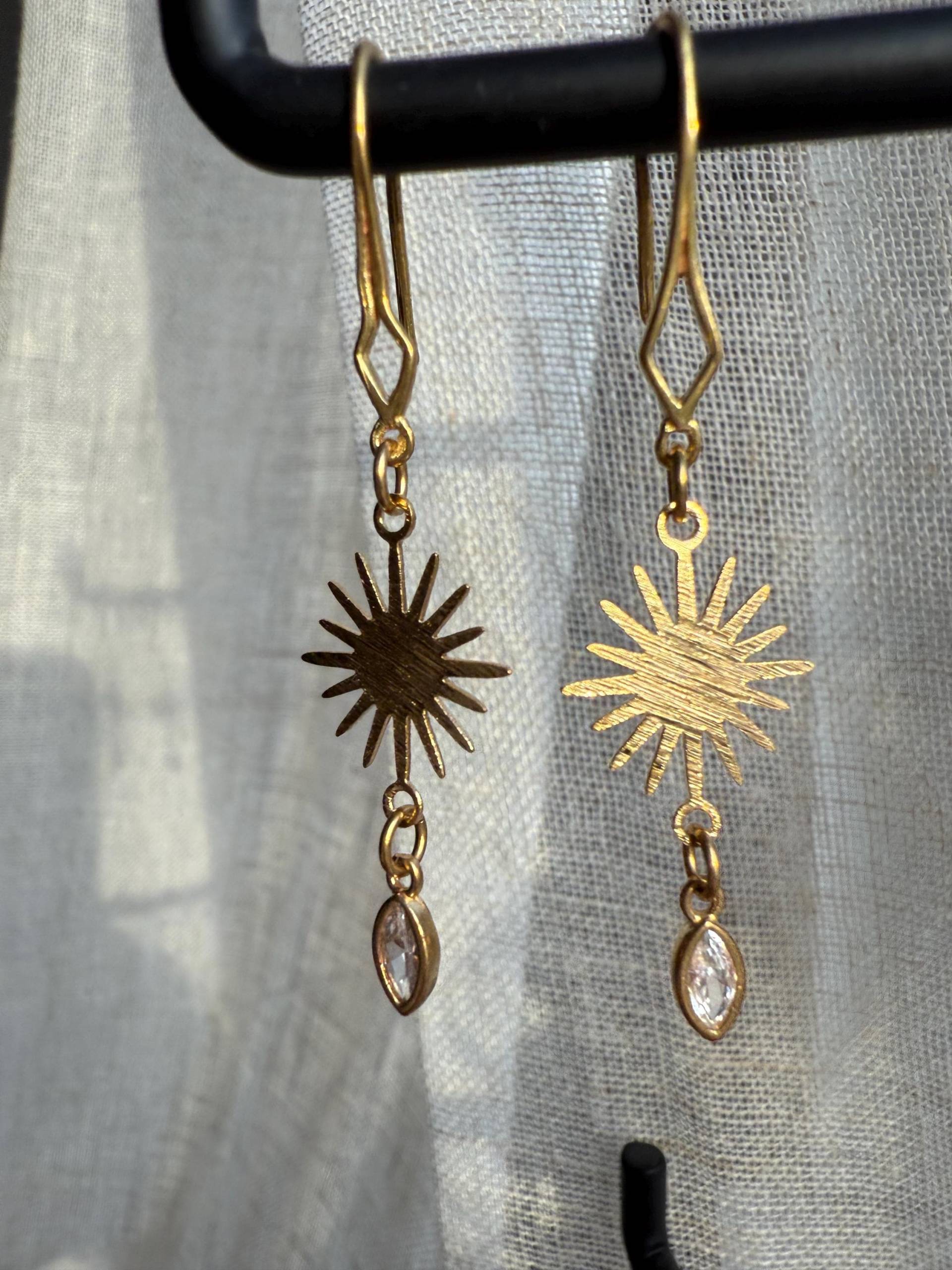 Creolen Ohrringe Boho Makramee Schmuck Mit Perlen in Gold Tropfen Messing Design Antik von Siimango