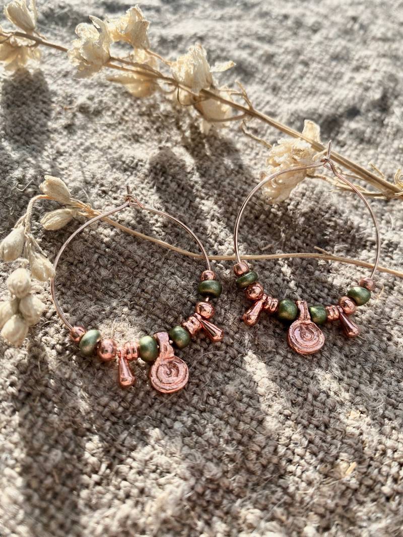 Creolen Ohrringe Boho Makramee Schmuck Mit Perlen in Rosé Gold von Siimango
